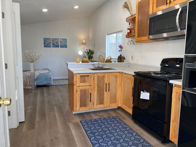 Building Photo - 2506 Cabrillo Dr Unit 1