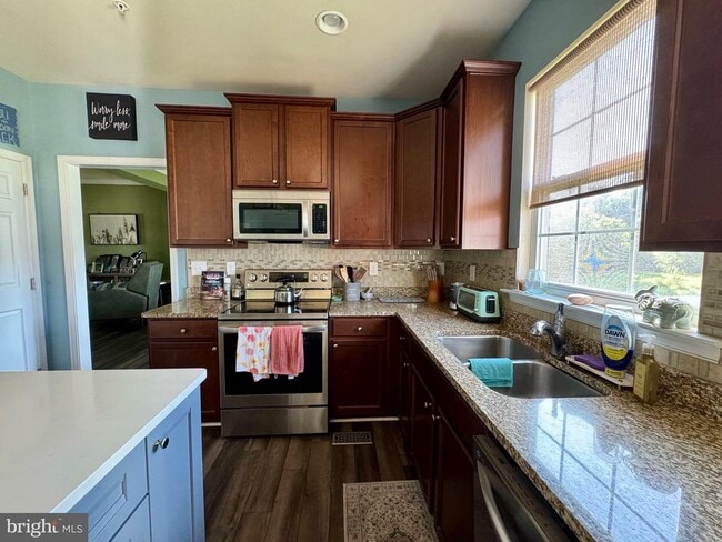 Photo - 220 Fountain Ln