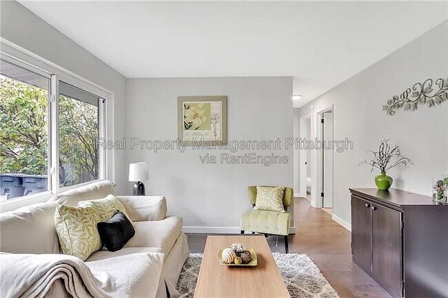 Photo - 1307 Universal Rd