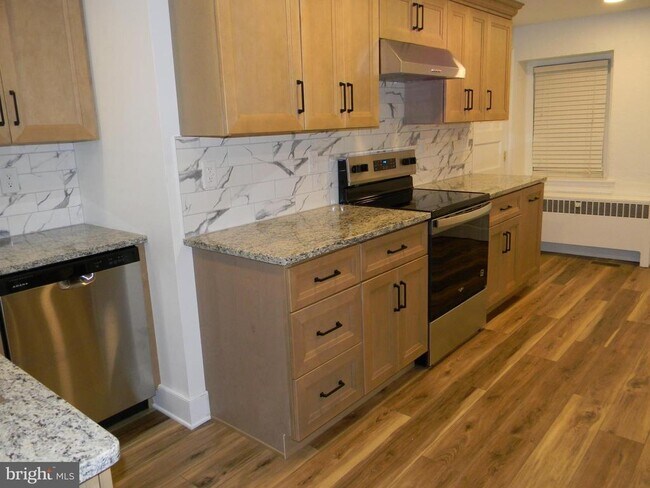 Photo - 863 Lombard Rd