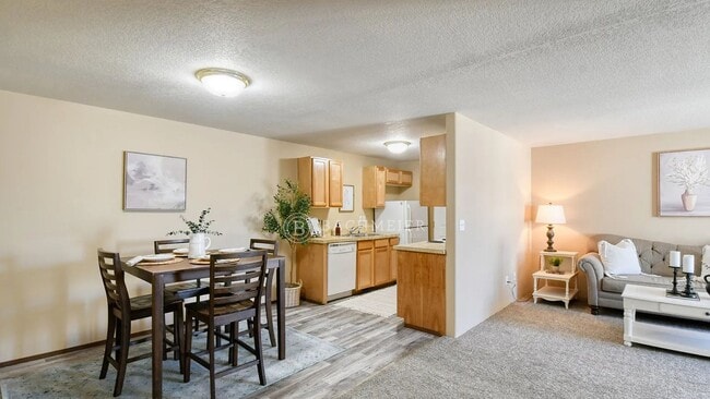 3 Bed, 2 Bath Townhome - 3 Bed, 2 Bath Townhome