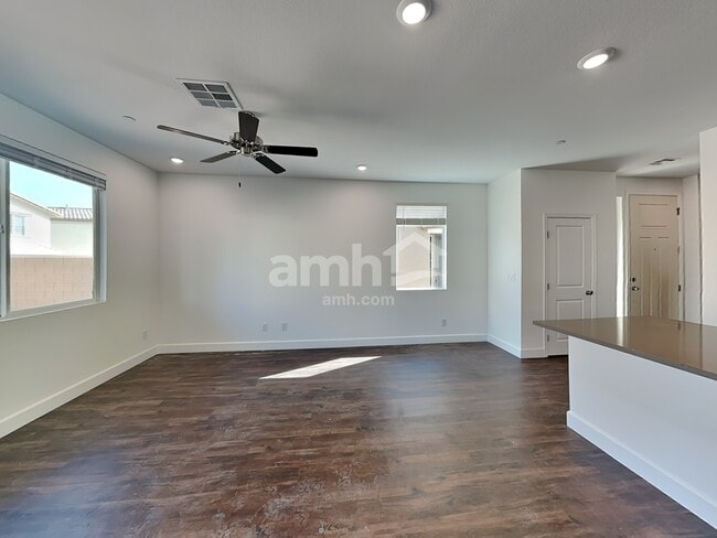 Photo - 124 Island Plumeria Ln