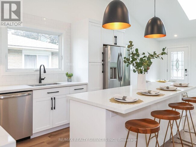 Photo - 6364 Sherwood Rd