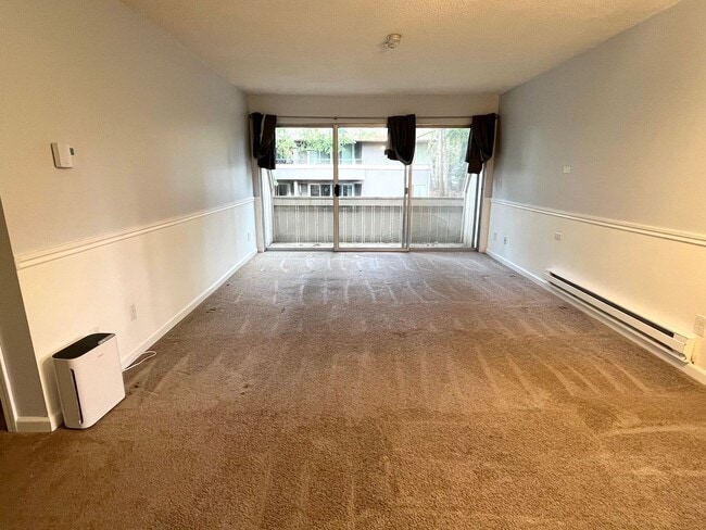 Photo - 1 bed//1bath Secluded Corner-Unit Condo with Private Deck in Lynnwood Unit L203