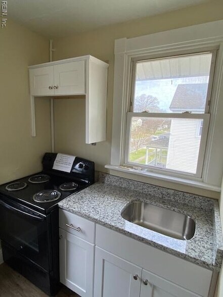 Photo - 3016 Somme Ave