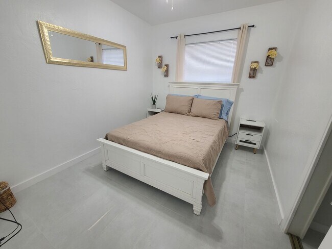 Photo - 20520 NE 15th Ave Unit 20520 NE 15 AVE