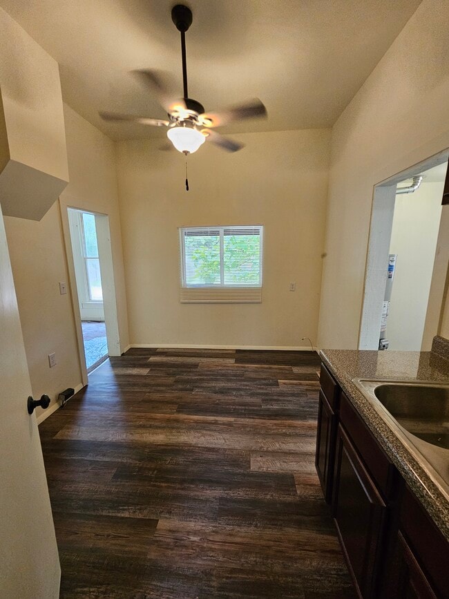 Photo - 1250 N Jefferson Ave