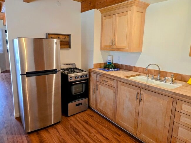 Charming 2 Bed / 1 Bath Cabin with Spa