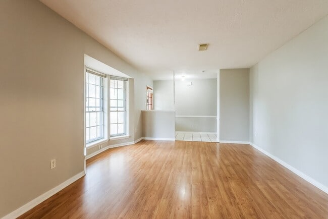 Photo - 200 Montrose Cir