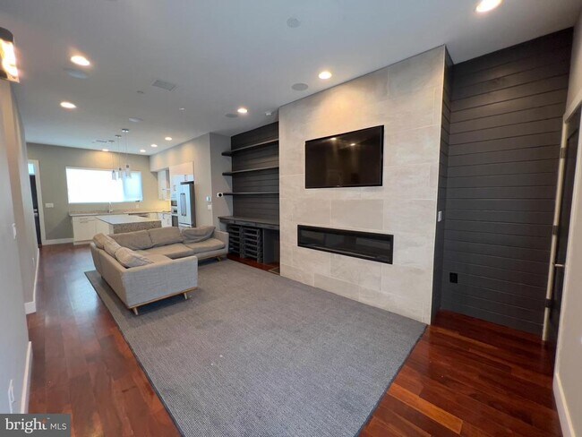 Photo - 423 Wallace St