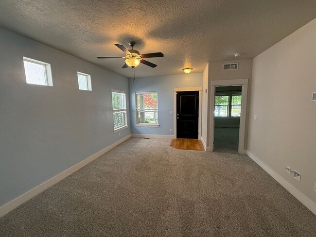 Photo - Spacious 3 Bedroom Home with Main-Level Primary Suite in Greenbriar Commons