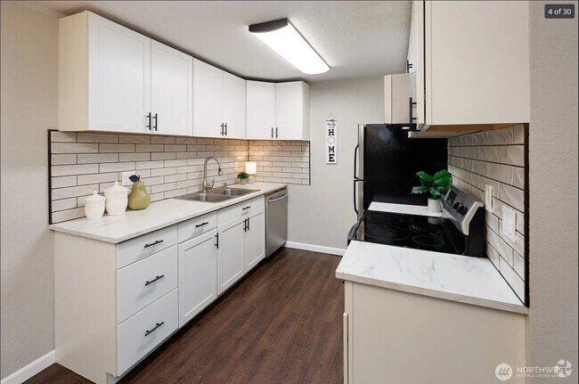 Building Photo - 16817 Larch Way Unit F-201 Rental