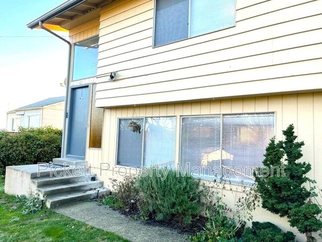 Building Photo - 1615 Trenton Ave Rental