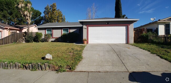 Building Photo - Freshly remodeled 3 bedroom, 1 bath home