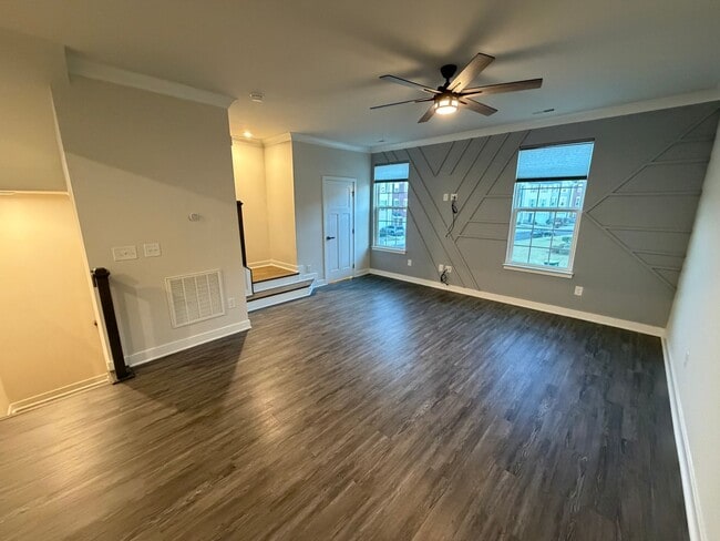 Photo - Like-New 4 Bedroom Townhouse