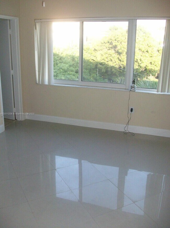 Photo - 10001 W Bay Harbor Dr Unidad 306