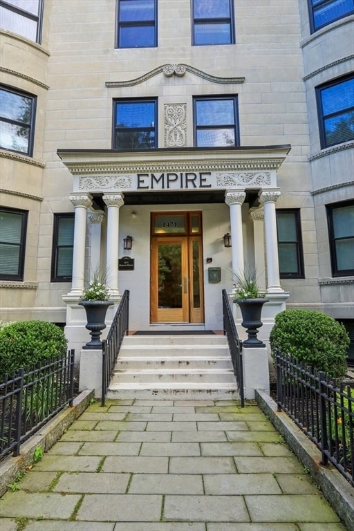 Building Photo - 1471 Beacon St Unit 2B Rental