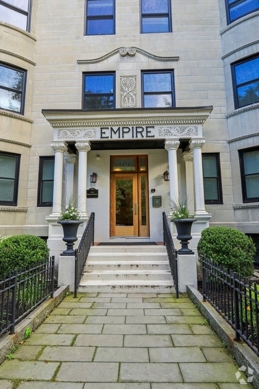 Building Photo - 1471 Beacon St Unit 2B Rental