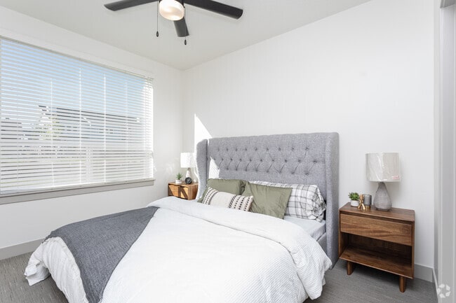 1BR, 1BA - 650SF