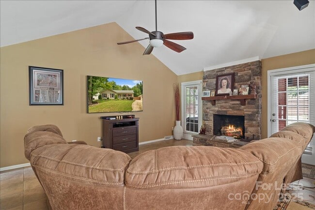 Photo - 2224 Pinebrook Cir