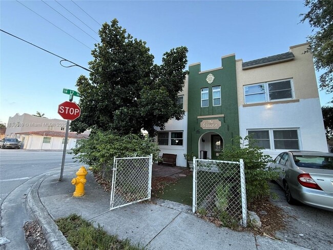 Building Photo - 1700 SW 10th St Unit 6-6 Rental