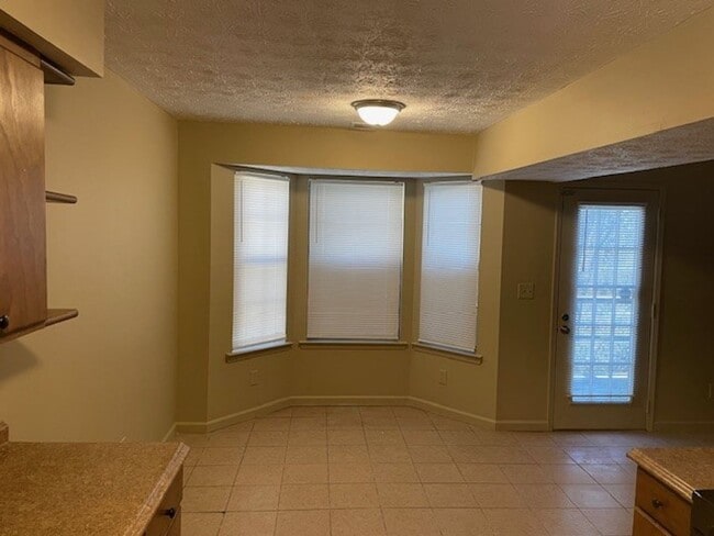 Photo - **ASK HOW YOU CAN MOVE IN WITH NO SECURITY DEPOSIT**333 River Brook Trl: 3BD, 2.5BA Duplex only 5...