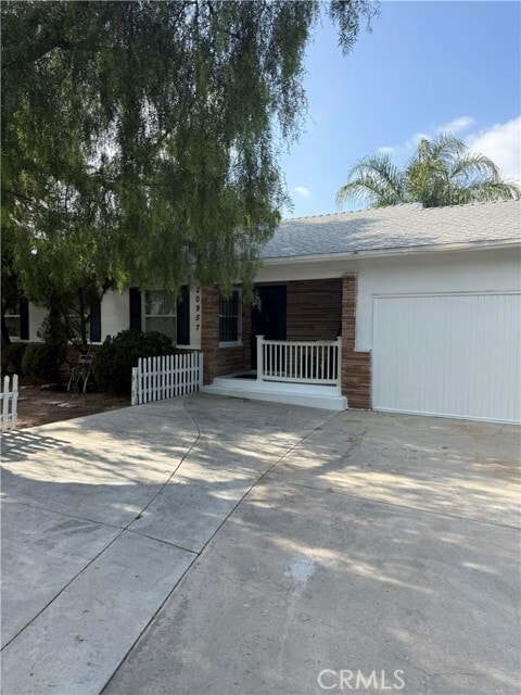 Photo - 20957 Community St