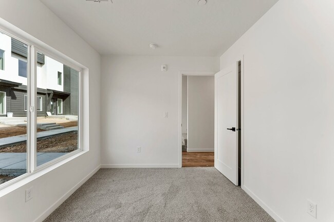 Photo - Bright & Airy 3 Bedroom Townhome Living
