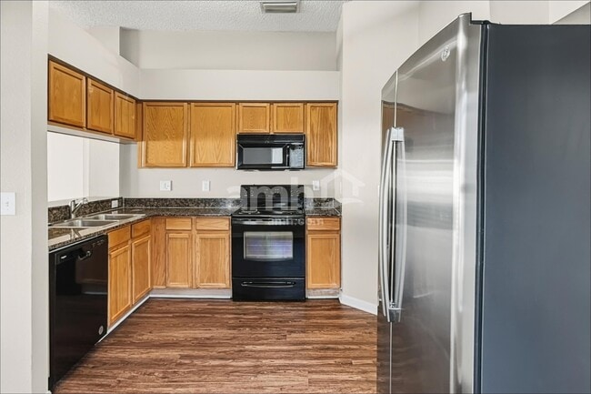 11808 Lynmoor Dr