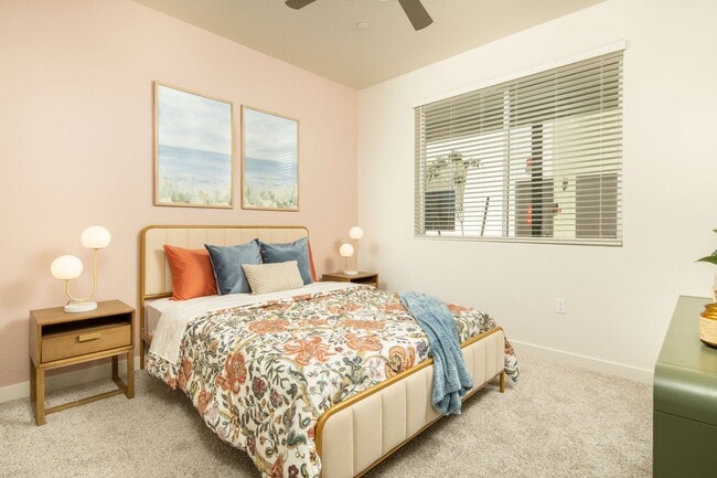 Photo - Streamliner Aldea