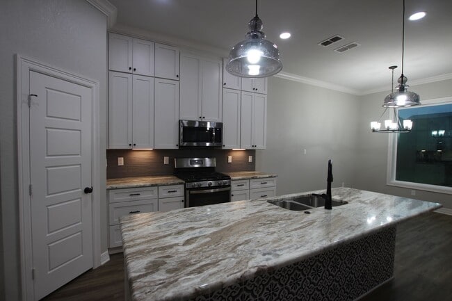 Photo - Stunning 3 bedroom 2 bath rental in Whitehouse! – A Must-See!