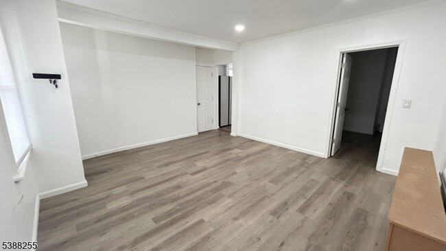 Photo - 354 W 2nd St