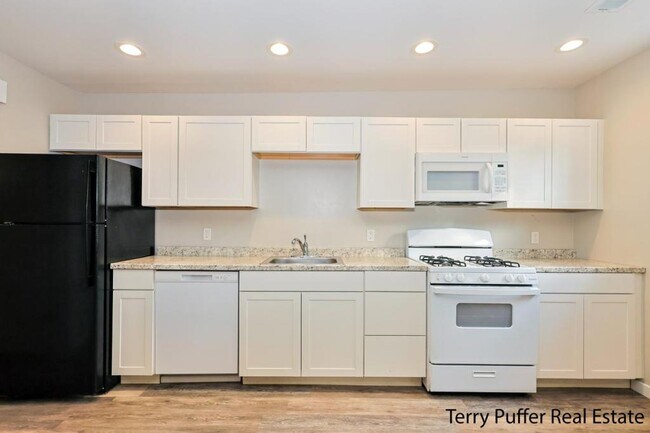 Photo - 995 E Forest Ave