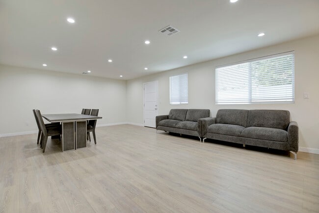 Photo - 7711 Forsythe St