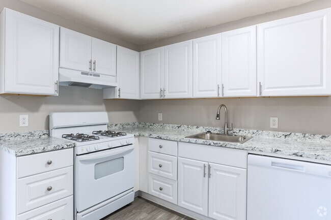 2BR, 1BA - 850SF - Kitchen