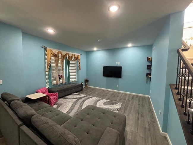 Photo - 708 Alban Aly