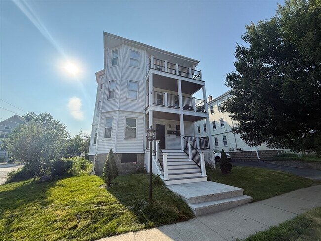 Building Photo - 48 Oxford Ave Unit 2