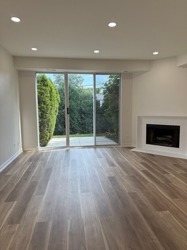 Photo - 7825 Darien Lakes Dr