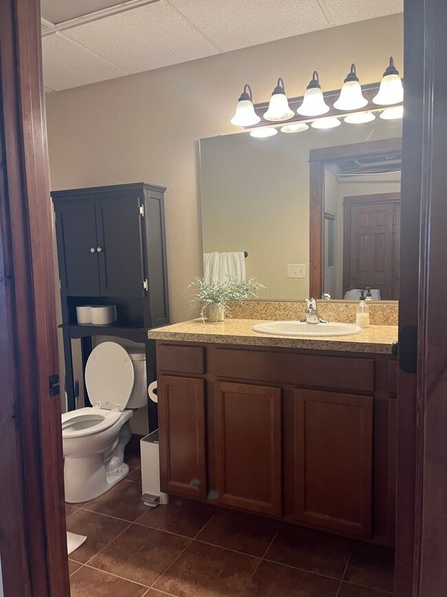Photo - Elegant All Inclusive Fully Furnished Studio On Top Floor