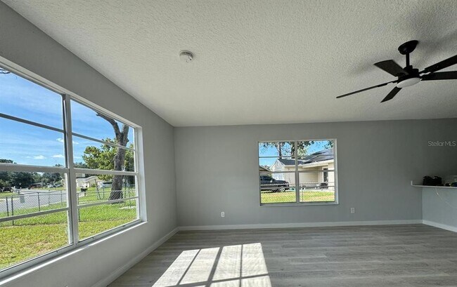 Photo - 32 Spring Loop Cir