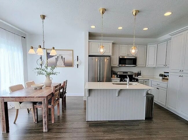 Photo - 651 N Pinebrook Rd