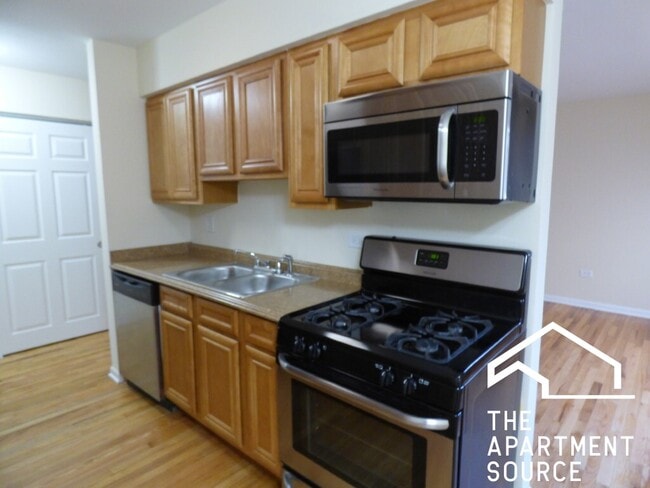 Building Photo - 1626 W Estes Ave Unit 1F Rental
