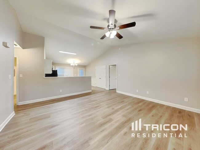 Photo - 639 Loch Lomond Cir