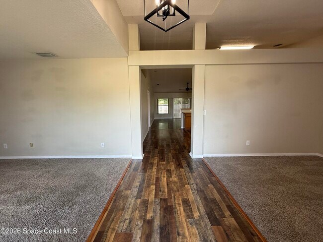 Photo - 1266 Buffing Cir SE