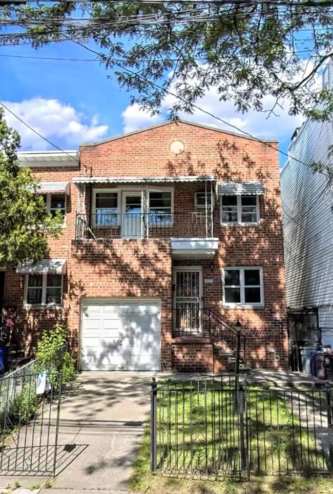 Photo - 4134 Wickham Ave Apartamento
