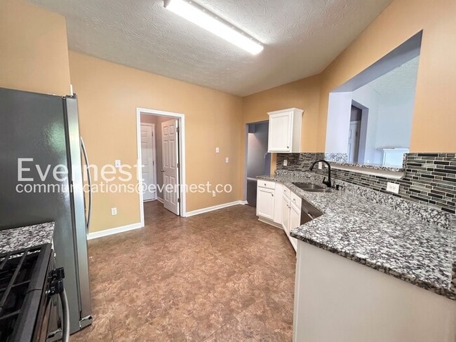 Photo - 729 Mountain Laurel Dr