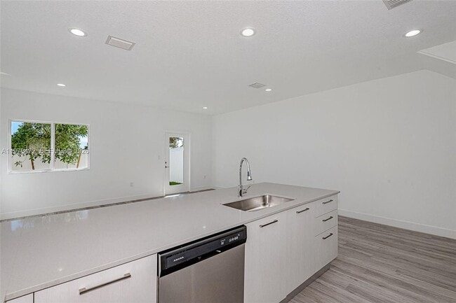 Photo - 355 NW 30th Ave
