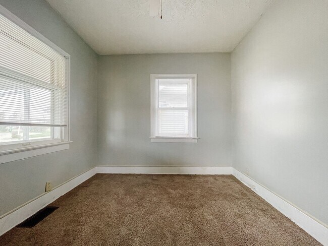 Photo - 1317 W Memorial Dr