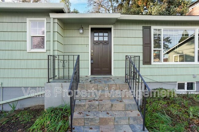 Photo - 1025 Terrace Dr NW