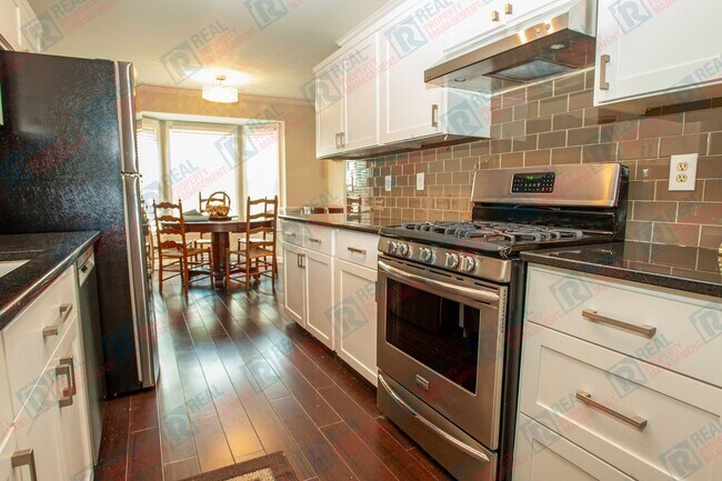 Photo - 521 Darby Glen Ln